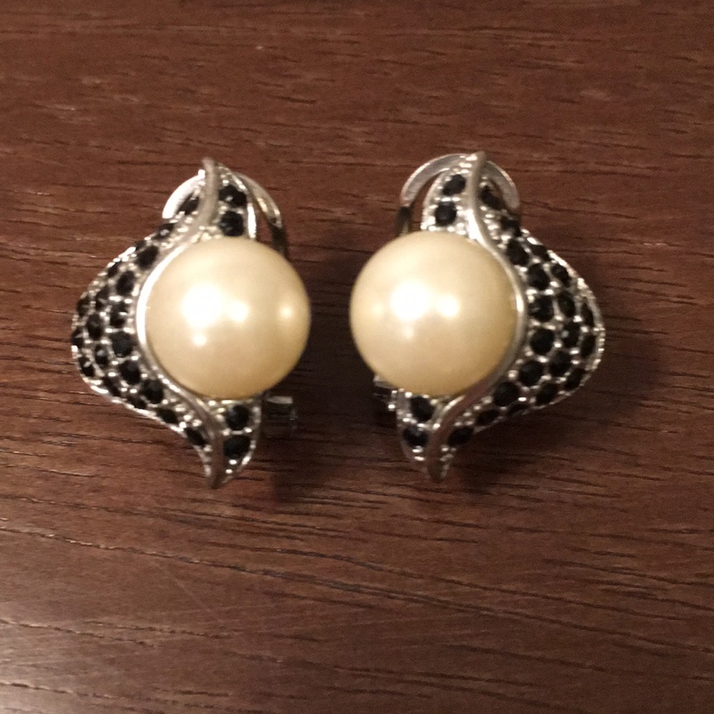 💎SALE💎 pearl and black gemstones earrings